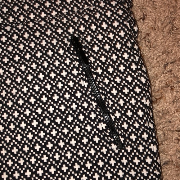 Cross Spandex Pants - Picture 3 of 5